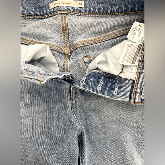 Levi’s Wedgie Straight Jeans - Picture 4 of 5